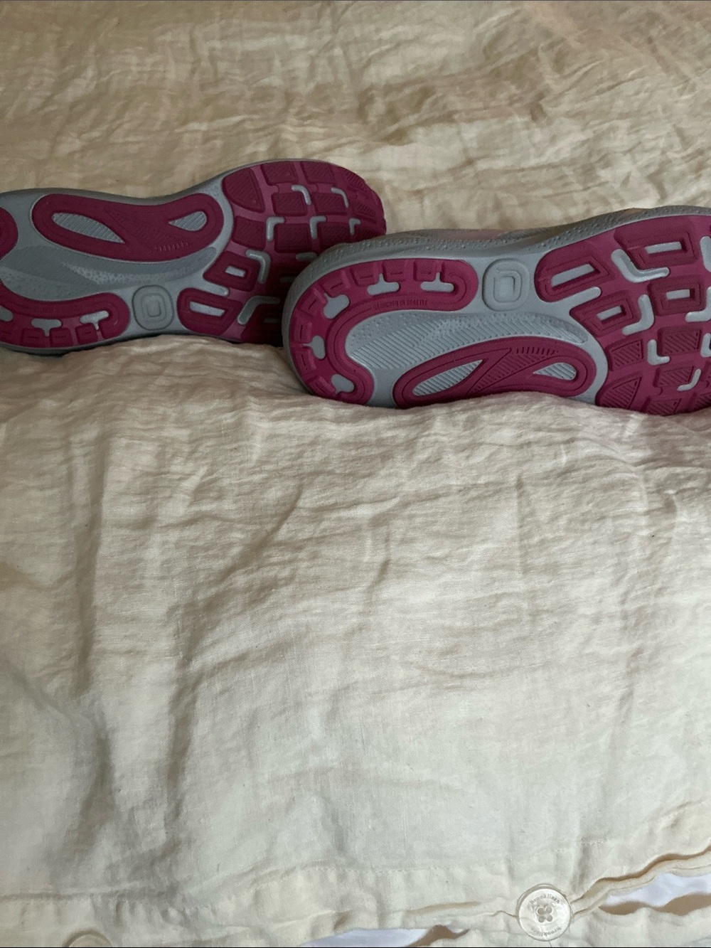 New Brooks Adrenaline gts 24. Size 81/2(D) Wide - Picture 3 of 3
